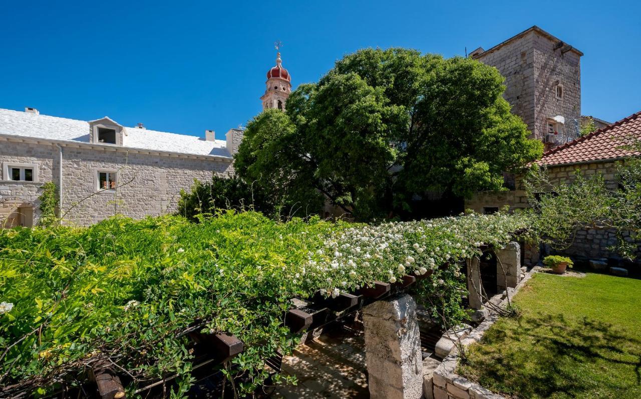 Puteus Palace Heritage Hotel Pucisca Exterior photo