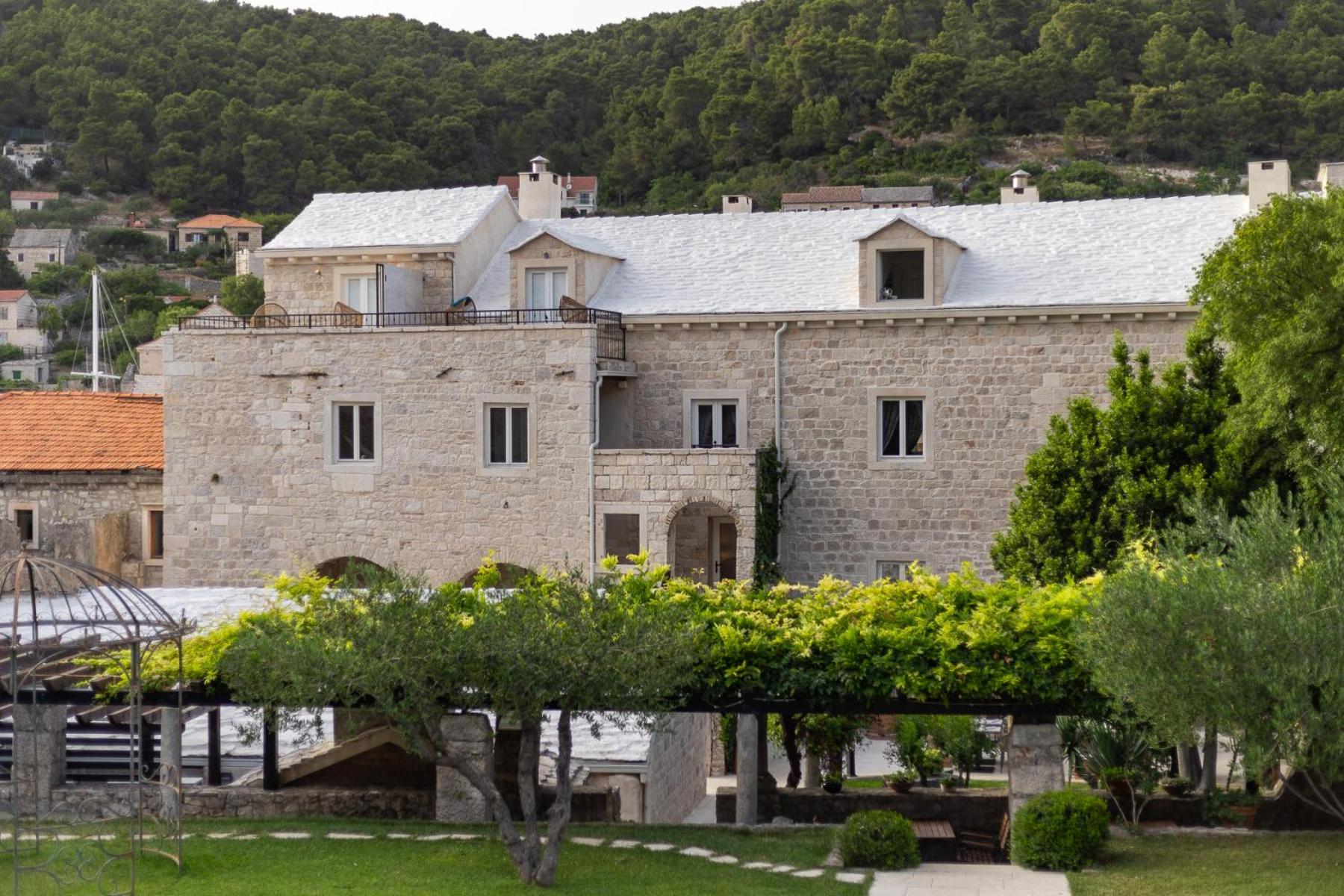 Puteus Palace Heritage Hotel Pucisca Exterior photo